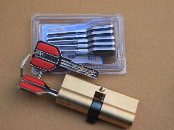 西乡24小时上门开锁公司